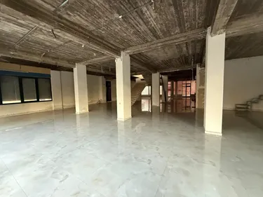 Foto e Ambient biznesi me qera Komuna Parisit, Tiranë