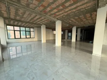 Foto e Ambient biznesi me qera Komuna e Parisit, Tiranë