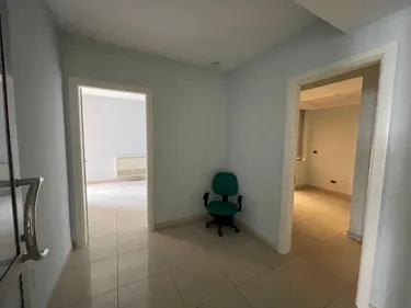 Foto e Ambient biznesi me qera Komuna e Parisit, Tiranë