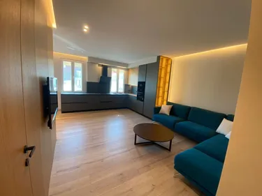 Foto e penthouse me qera Komuna e Parisit, Tiranë