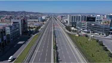 Foto e Magazin me qera Mezez, Tiranë