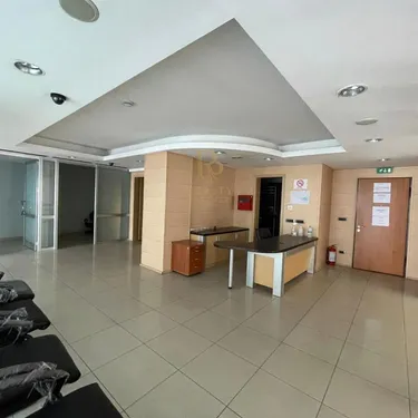 Foto e Ambient biznesi me qera Mbikalimi i Kristalit, Komuna e Parisit, Tiranë