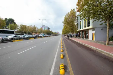 Foto e Ambient biznesi në shitje Rr. Dritan Hoxha, Dritan Hoxha, Tiranë