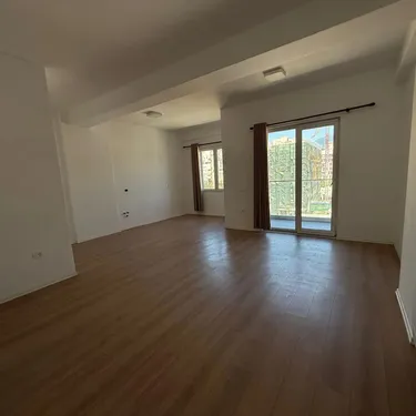Foto e Apartment me qera Prane Kompleksit Square 21, Tiranë
