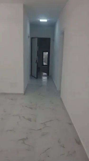Foto e Ambient biznesi me qera Tregu Elektrik, Tiranë