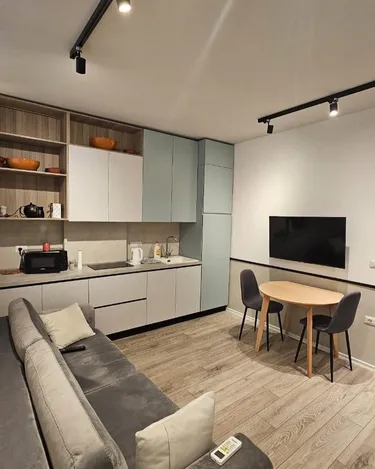 Foto e studio me qera Pavarsia, Pelivan Lesksj, Vlorë