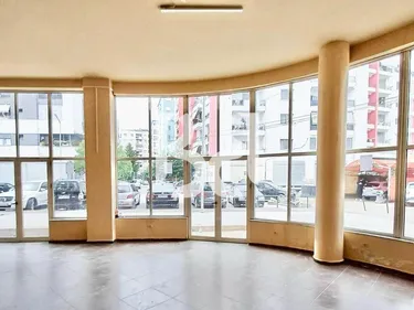Foto e Ambient biznesi me qera Yzberisht, 3 Deshmoret, Tiranë