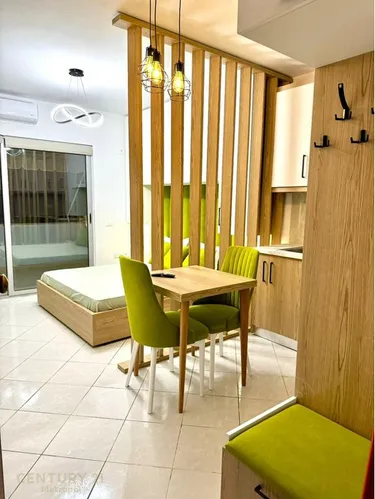 Foto e studio me qera Komuna e Parisit, Tiranë