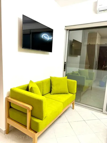 Foto e studio me qera Komuna e Parisit, Tiranë