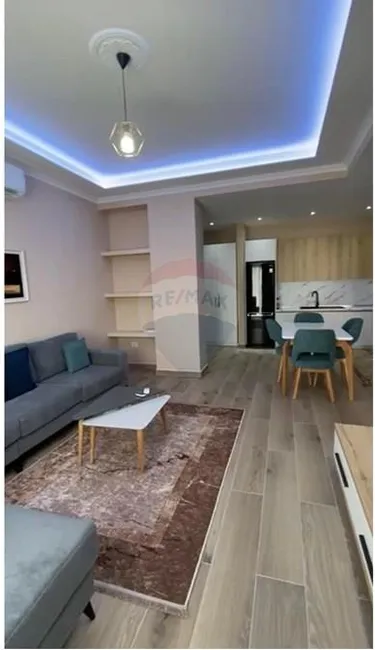 Foto e penthouse me qera Kamez, Bulevardi Blu, Tiranë