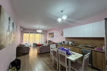 Foto e Apartment me qera Xhamlliku, Tiranë