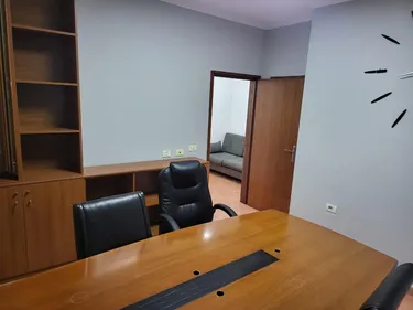 Foto e Zyrë me qera Prane Qendres, Tiranë