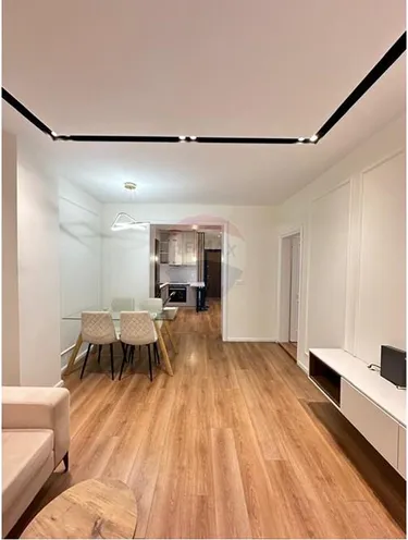 Foto e penthouse me qera Garda, Gjimnazi Petronini, Tiranë