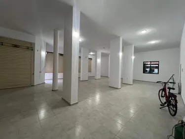 Foto e Ambient biznesi me qera Xhamlliku, Tiranë