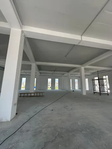 Foto e Magazin me qera Prush, Tiranë