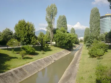 Foto e Ambient biznesi në shitje Blv. Zhan D'ark, Tiranë