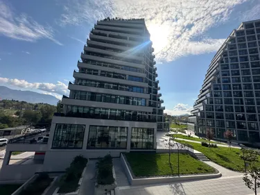 Foto e Zyrë me qera Lake View Residence, Tiranë