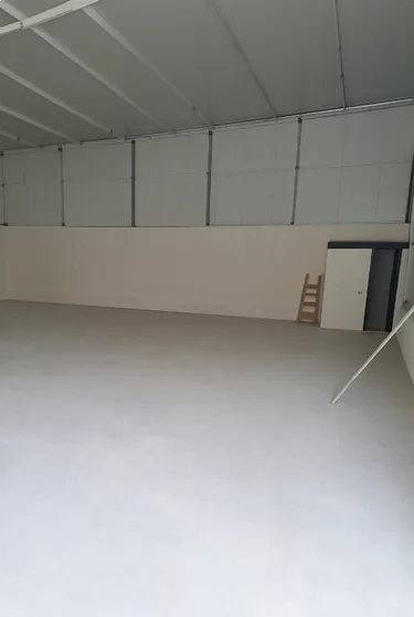 Foto e Magazin me qera Prane Toip Channel, Tiranë