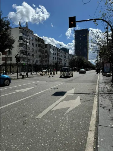 Foto e Ambient biznesi me qera Bulevardi Zogu i Pare, Tiranë