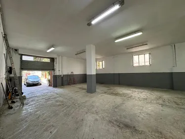 Foto e Magazin në shitje Siri Kodra, Tiranë