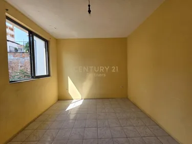 Foto e Shtëpi në shitje Shkolla e Kuqe, Tiranë