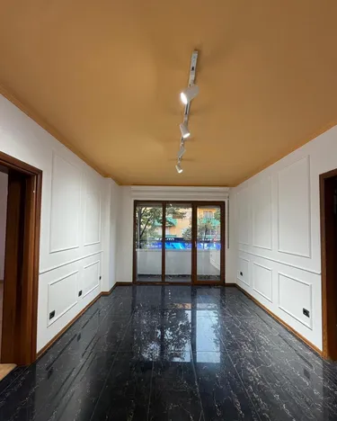 Zdjęcie office na sprzedaż Rruga e Durresit, Tiranë