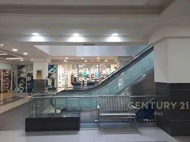 Foto di commercial in vendita Flagship, Durrës