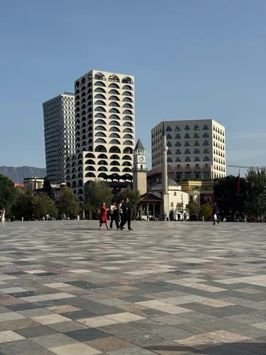 Foto e Ambient biznesi në shitje Sheshi Skenderbej, Tiranë