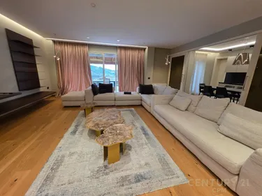 Foto di Appartamento in vendita Farkë, Farkë, Tirana, Tiranë