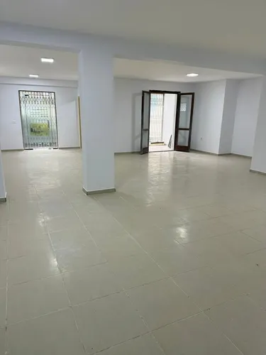 Foto av commercial till salu Pranë Xhamisë së Re, Buzë Rrugës, Pranë Kopshtit Zoologjik, Tiranë