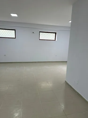 Foto av commercial till salu Pranë Xhamisë së Re, Buzë Rrugës, Pranë Kopshtit Zoologjik, Tiranë