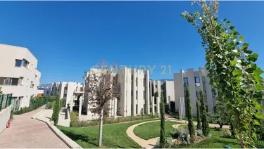 Foto e Vilë në shitje Liqenit te Thate "green Valley", Tiranë