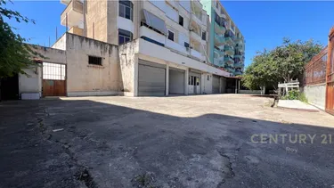 Foto e Ambient biznesi në shitje Pranë Kryqit të Kuq, Durrës, Durrës