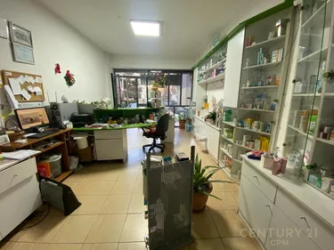 Foto von commercial zum verkauf Vasil Shanto, Tirana, Tiranë