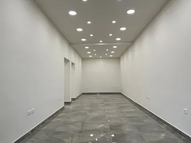 Foto e Ambient biznesi në shitje Yzberisht, Tiranë