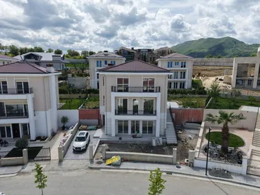 Foto e Vilë në shitje Rezidenca Collina Verde, Rezidenca Collina Verde, Teg, Tirana, Tiranë