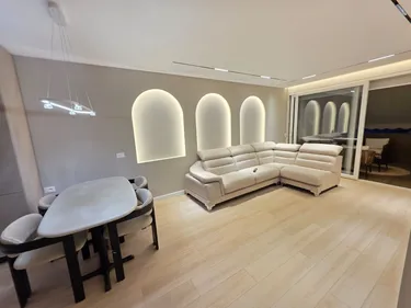 Foto e penthouse në shitje Ish-ekspozita (pak Hapa nga Qendra), Tiranë