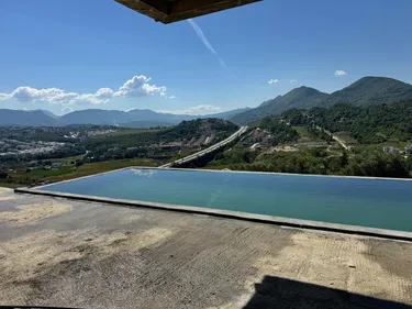 Foto e Vilë në shitje Pranë Mbikalimit "teg" Tirana Albania, Tiranë