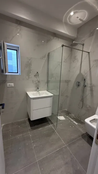 Foto von Wohnung zum verkauf Ali Demi, Pranë Kompleksit Kontakt, Tiranë