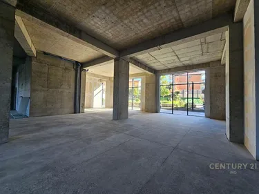 Foto e Ambient biznesi në shitje Rruga e Kavajës, Tiranë