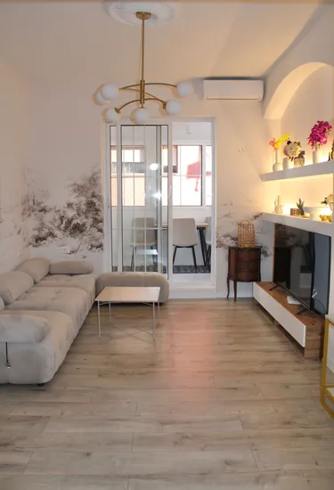 Foto von Wohnung zum verkauf Blloku, Pallatet Agimi, Tiranë