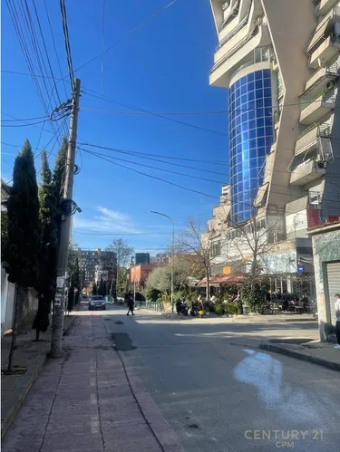 Фото commercial на продажу Shkolla Partizani, Tiranë