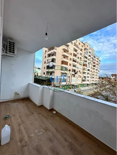 Foto e Ambient biznesi me qera Tregu Fruta Perimeve, Durrës