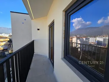 Fotografie Byt na prodej Ali Demi, Tiranë