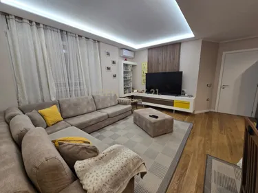 Foto e Apartment në shitje Shkolla e Kuqe Tirana Albania, Prane Shkollës së Kuqe, Tiranë