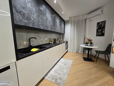 Foto e studio në shitje Komuna e Parisit, Komuna e Parisit, Pranë Mbikalimit dhe Big Market, Tiranë