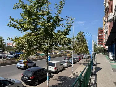 Foto e Ambient biznesi në shitje Yzberish, Bulevardi Migjeni, Yzberish, Tiranë