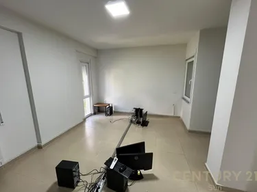 Foto e Apartment me qera Rruga e Kosovareve, Tiranë