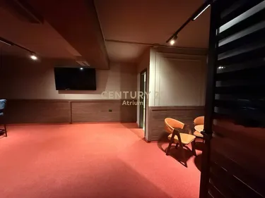 Foto di commercial in vendita Pranë Gjimnazit Petro Nini Luarasi, Tiranë