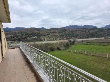 Foto di house in vendita Bërzhitë, Tiranë